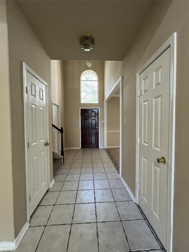 Building Photo - 2903 Surrey Trail Ln