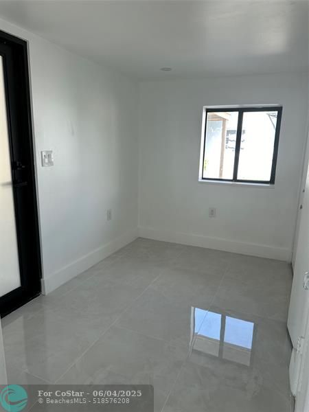 Building Photo - 4101 SW 48th Ct