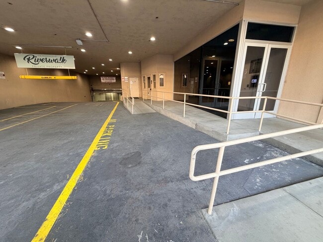 Building Photo - Riverwalk Tower 2 Bedroom Condo - 2 Parking Spaces/Private Laundry