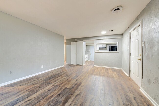 Building Photo - Charming 3-Bedroom Home in a Convenient St. Louis Location!