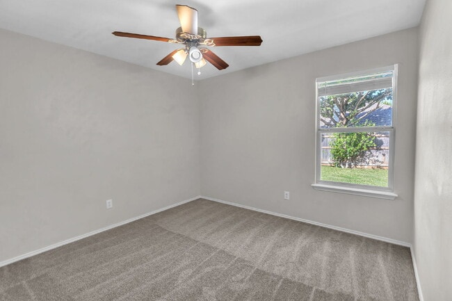 Building Photo - 11829 Gold Creek Dr E