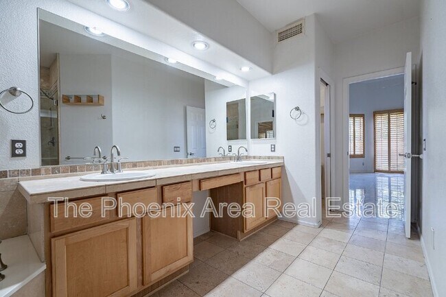 Building Photo - 4663 S Oleander Dr