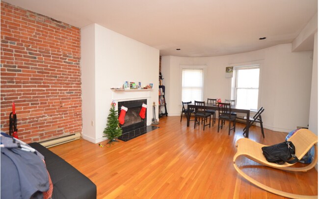 Building Photo - 1742 Washington St