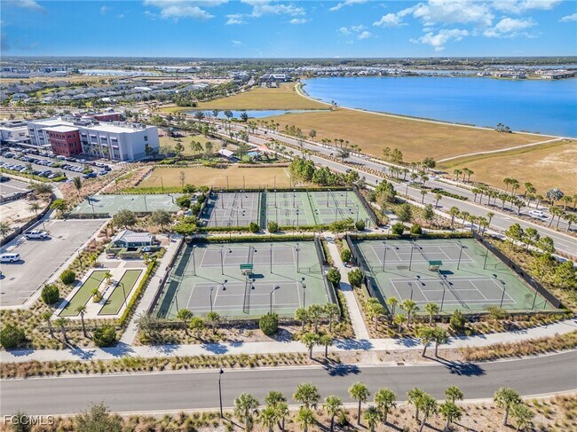 Building Photo - 44525 Palm Frond Dr