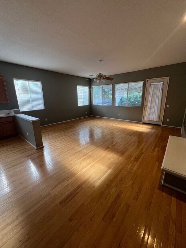 Building Photo - 4420 Putting Green Dr