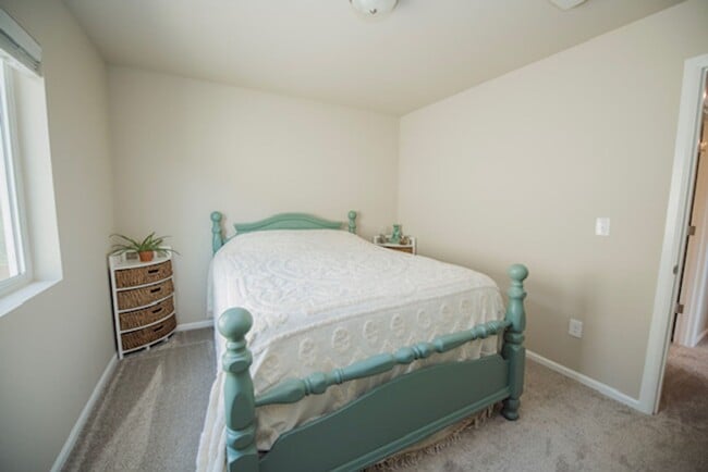 Building Photo - Nearly New Dupont Home 3bed and 2.5 Bath 1940 sq ft