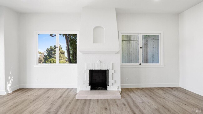 Building Photo - 833 Bridgeway