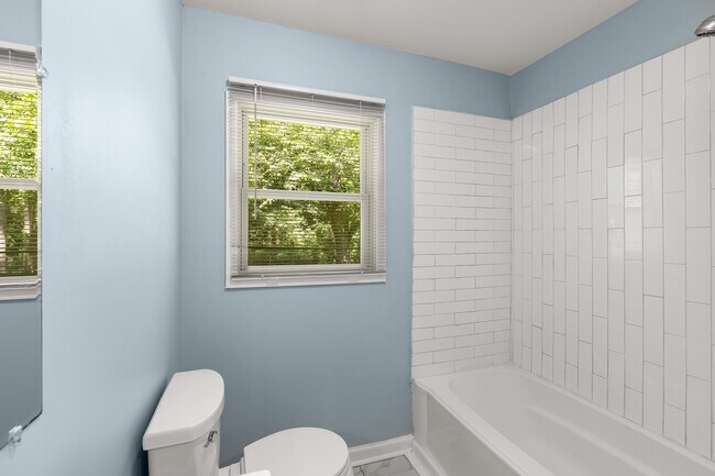 Building Photo - 2931 Diana Dr SW