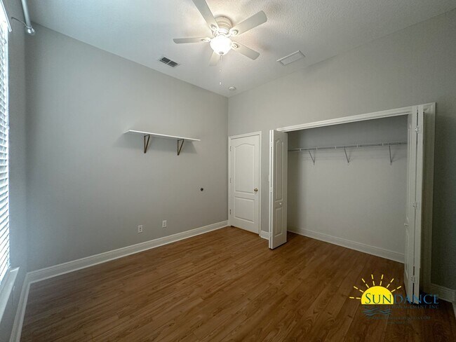Building Photo - 3 Bedroom Home with Office in great Fort Walton community between Eglin and Hurlburt Field!