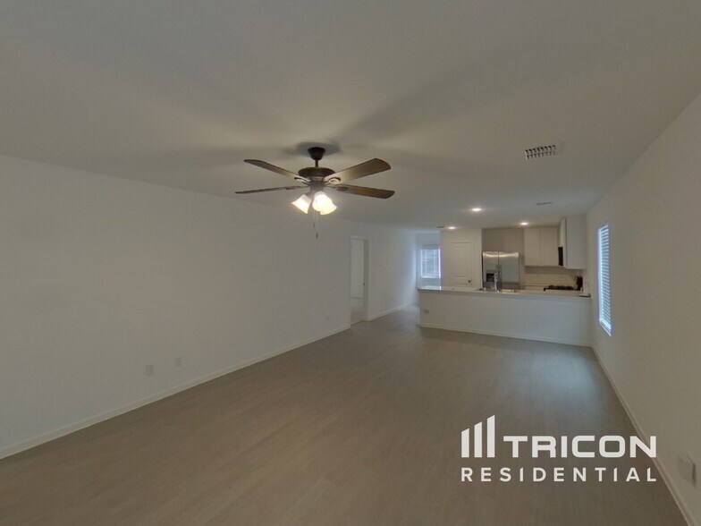 Building Photo - 807 Ponderosa Ln