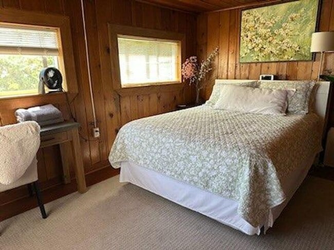 Building Photo - Water View Cabin in Iilahee - Fully Furnished