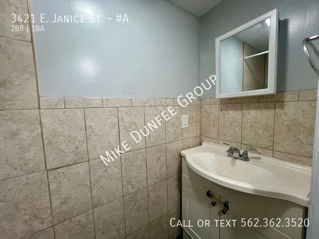 Building Photo - 3421 E Janice St