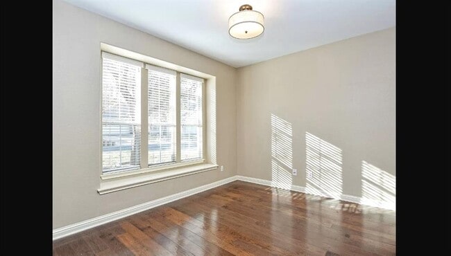 Building Photo - 10121 Channel Island Dr