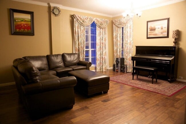 Building Photo - 11580 Cedarcliffe Dr