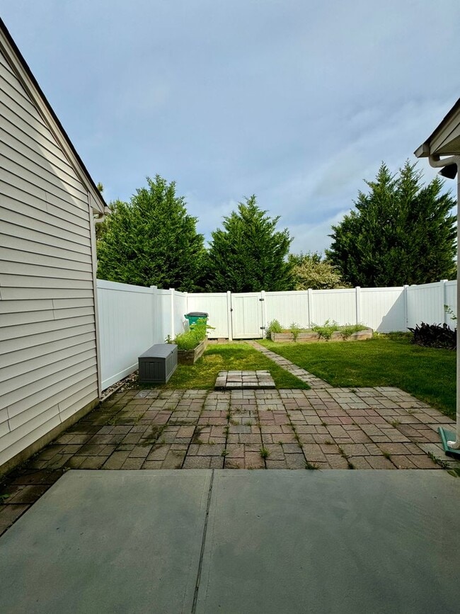 Building Photo - 3BR/2BA TOWNHOUSE IN BEREWICK - AVAILABLE ...