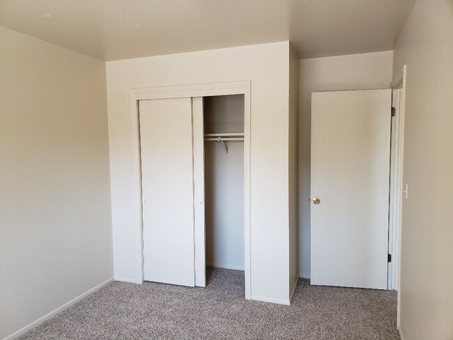 Building Photo - Nice 4 bedroom, 2 bath split level home