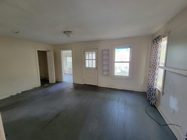 Building Photo - 5 Lucerne Cir