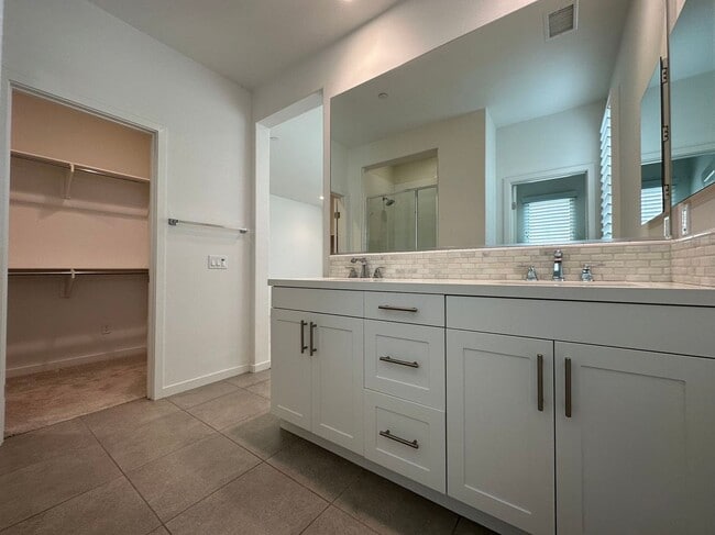 Building Photo - 4 Bedroom home for leasing in Irvine