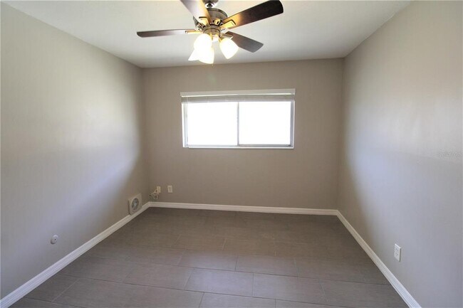 Building Photo - 3001 Bee Ridge Rd