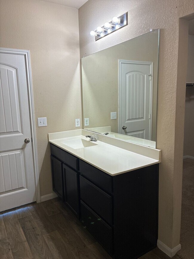 Building Photo - **Move-In Bonus! $500 Amazon Gift Card with 12-Month Lease at Current Rent**