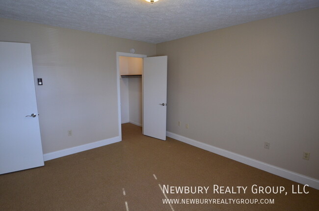 Building Photo - Spacious 2-Bedroom Apartment in a Serene C...