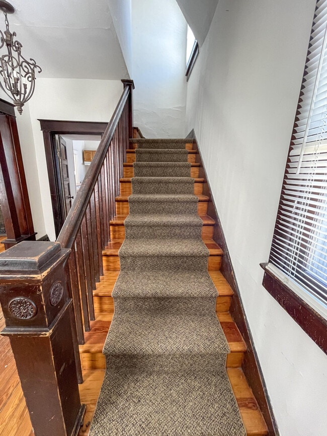 Building Photo - 21 Anderson Ave