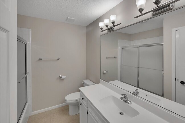 Building Photo - 3030 Hemingway Dr