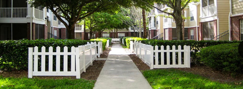 Building Photo - 8301 Elm Park Dr