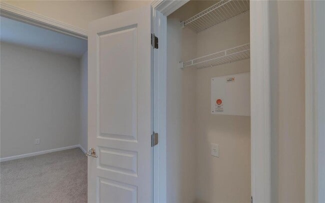 Building Photo - 6218 Azalea Way