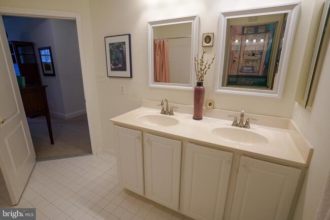 Building Photo - 2111 Ganton Green