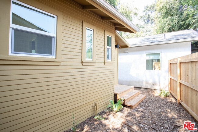 Building Photo - 125 Hackett Pl