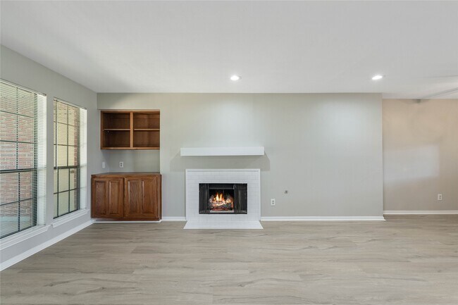 Building Photo - 200 Panorama Dr