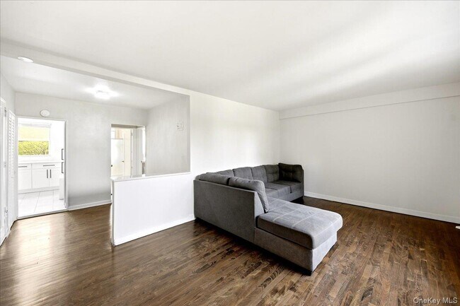 Building Photo - 12 Wainwright Ave