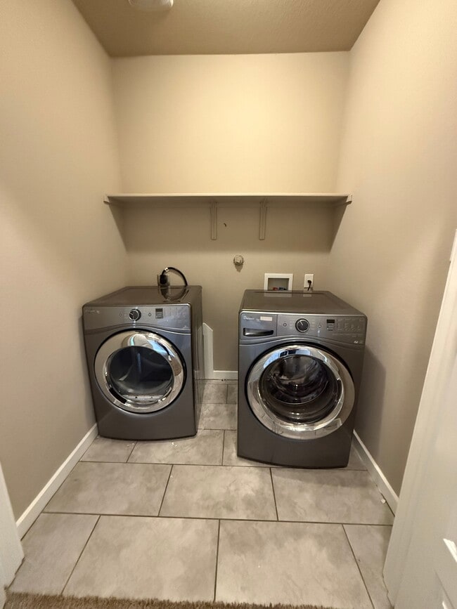 Building Photo - 2249 Avery Village