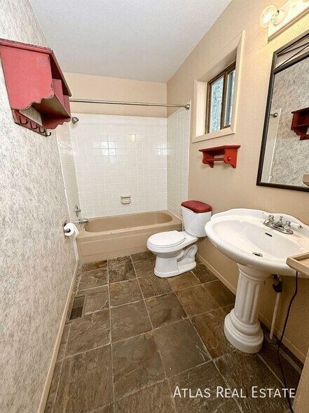 Building Photo - 1309 Browning Ave