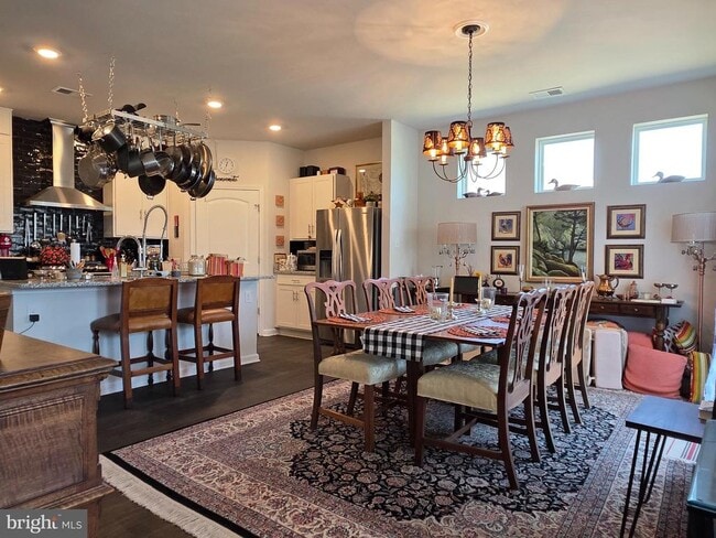 Building Photo - 268 Coral Ct