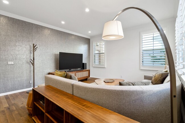Building Photo - Thoughtfully Renovated 3 Bed, 2.5 Bath Sin...