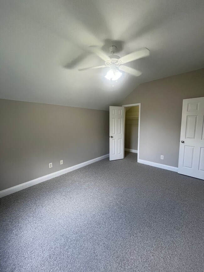 Building Photo - 128 Bentwood Cir