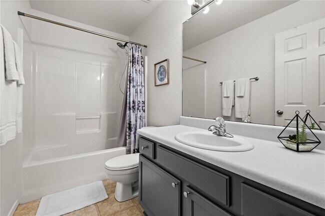 Building Photo - 906 SW Terry Ln