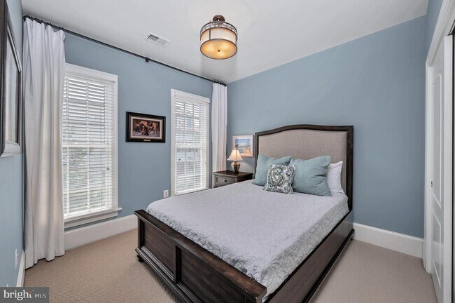 Building Photo - 705 Lyles Ln