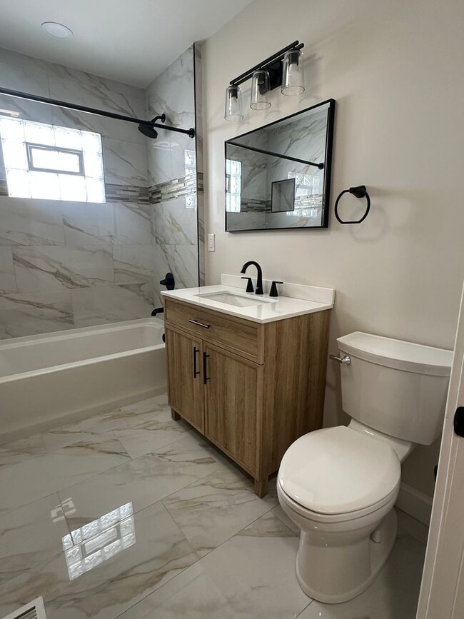 Building Photo - A beautiful, spacious, fully undated 2 bed...