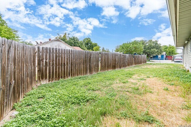Building Photo - 602 Catalina Ave