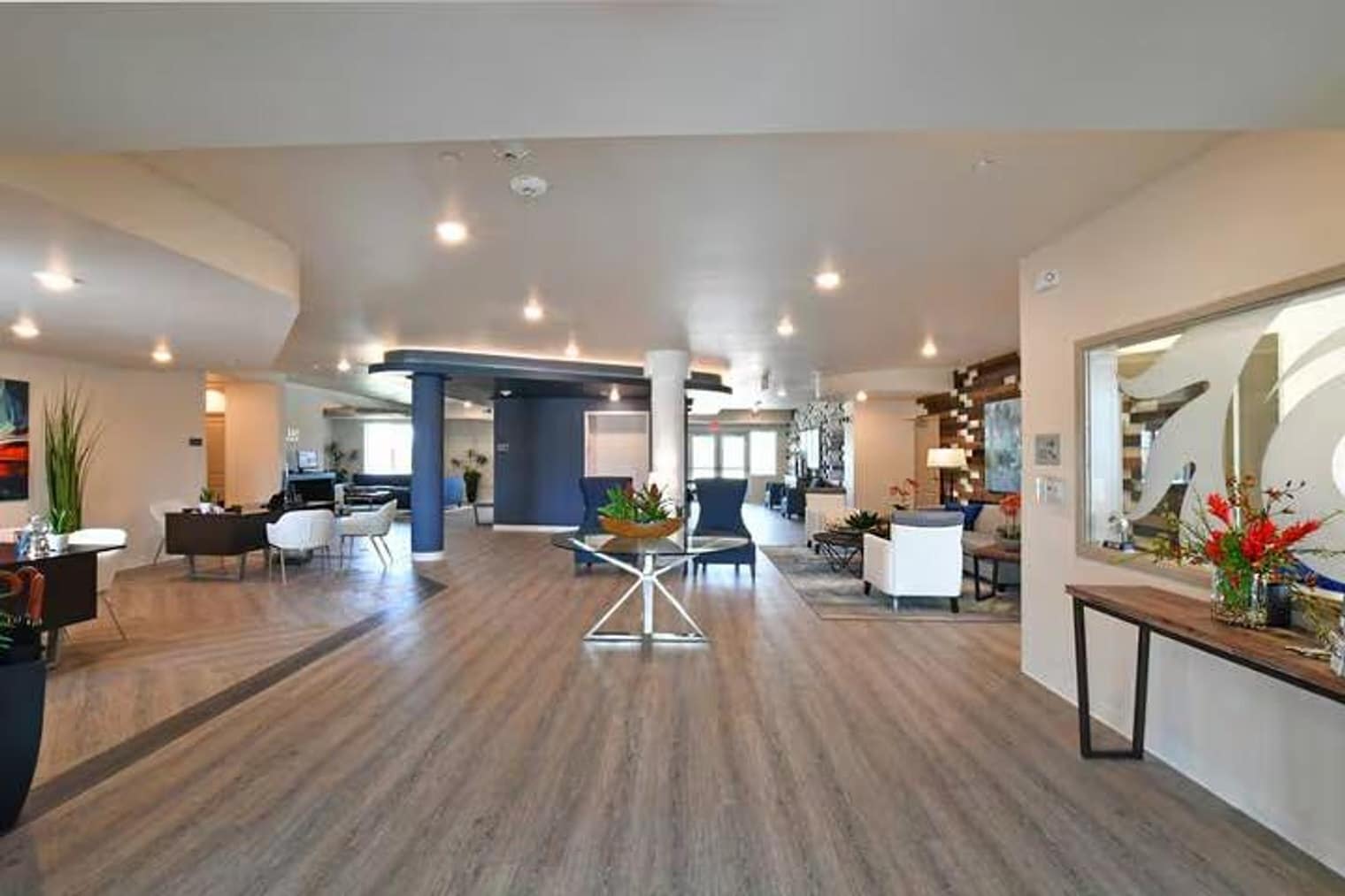 Building Photo - 2220 N Glenville Dr