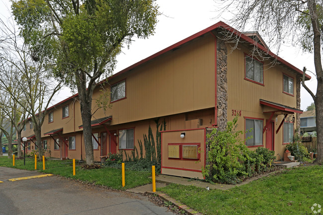 Primary Photo - Blue Ridge Circle Apartments