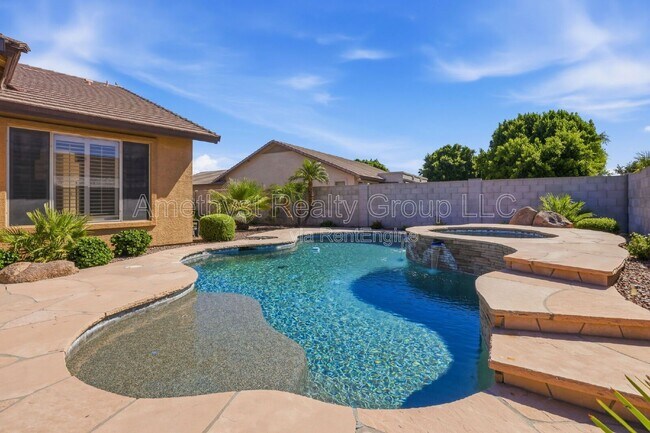 Building Photo - 7017 W Greenbriar Dr