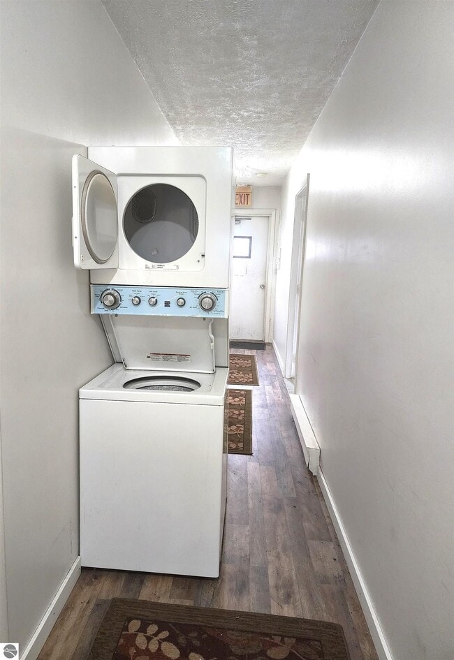 Building Photo - 107 North St