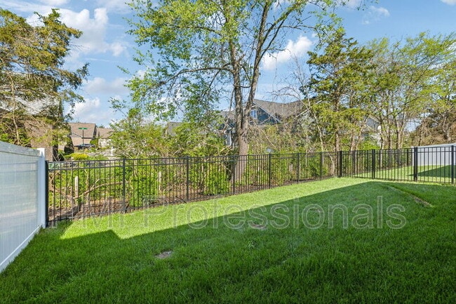 Building Photo - 3419 John Richards Dr