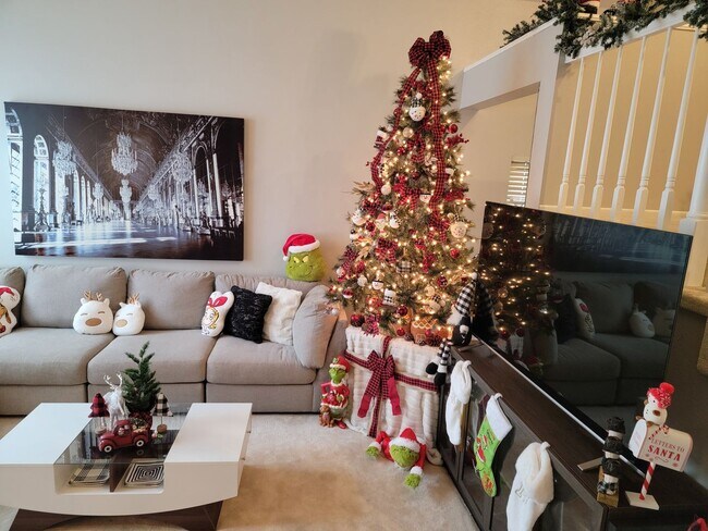 Building Photo - Pool Home 4 Bedroom