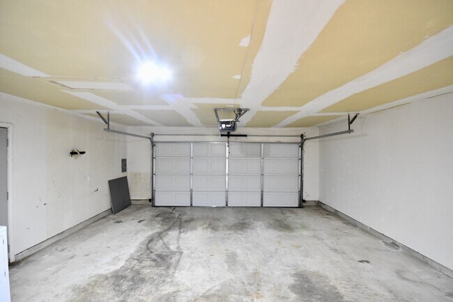 Building Photo - 4404 Basswood Ln