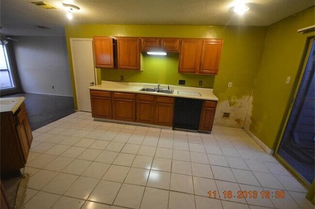 Building Photo - 1418 Hunters Park Dr
